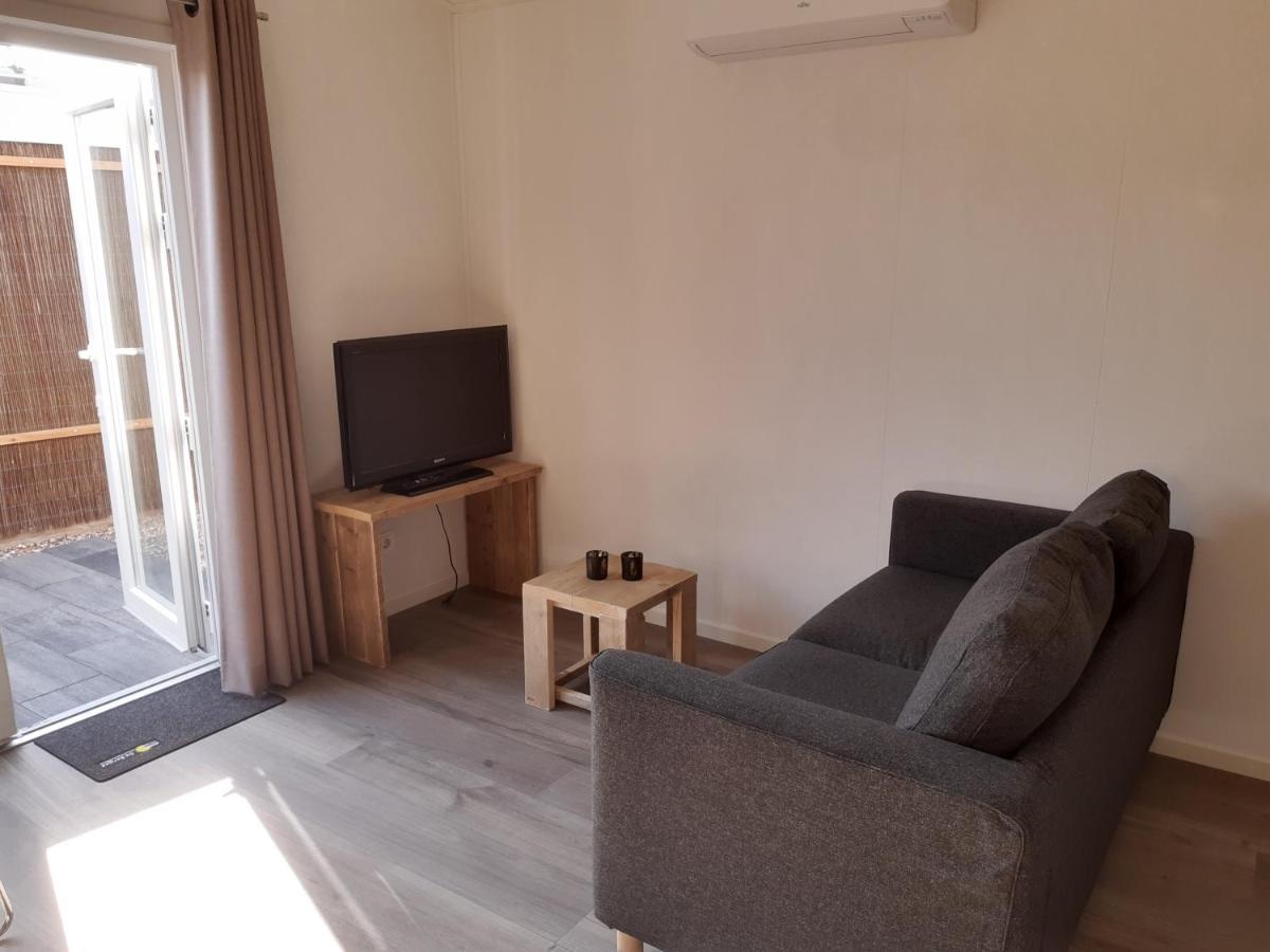 אוסטקאפלה Vakantiechalet Huisje Onder De Toren מראה חיצוני תמונה
